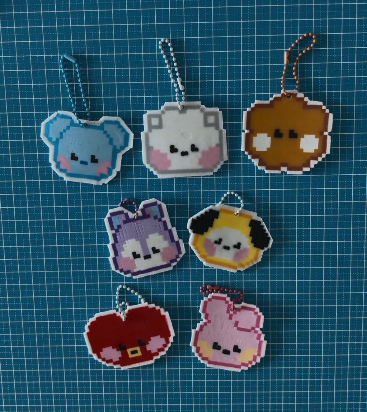 Pixel charm - BT21